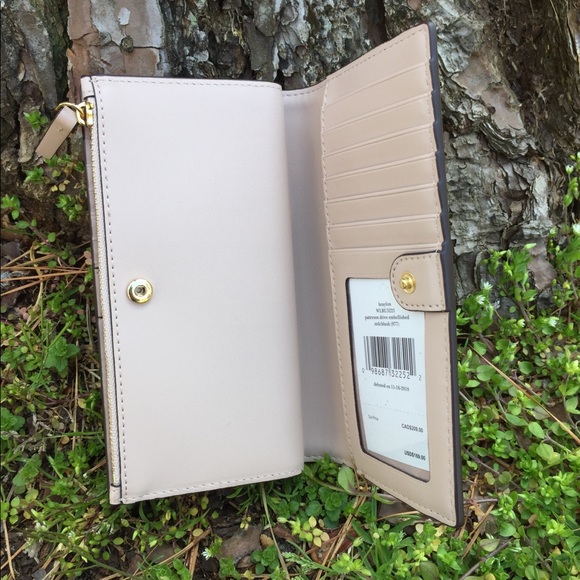 Kate Spade ♠️ Metallic embellished wallet ✨✨ - Picture 3 of 8